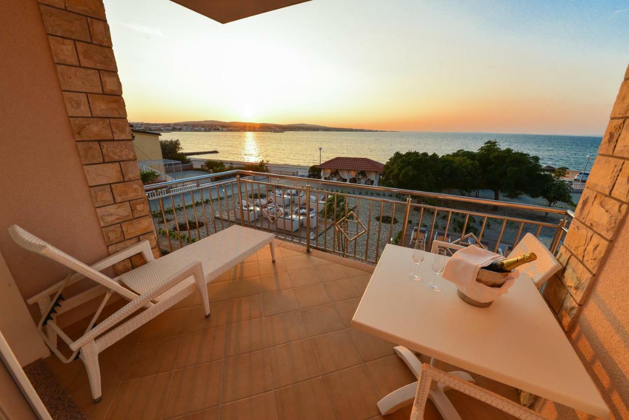 Sunset Deluxe Apartments Vir Room photo